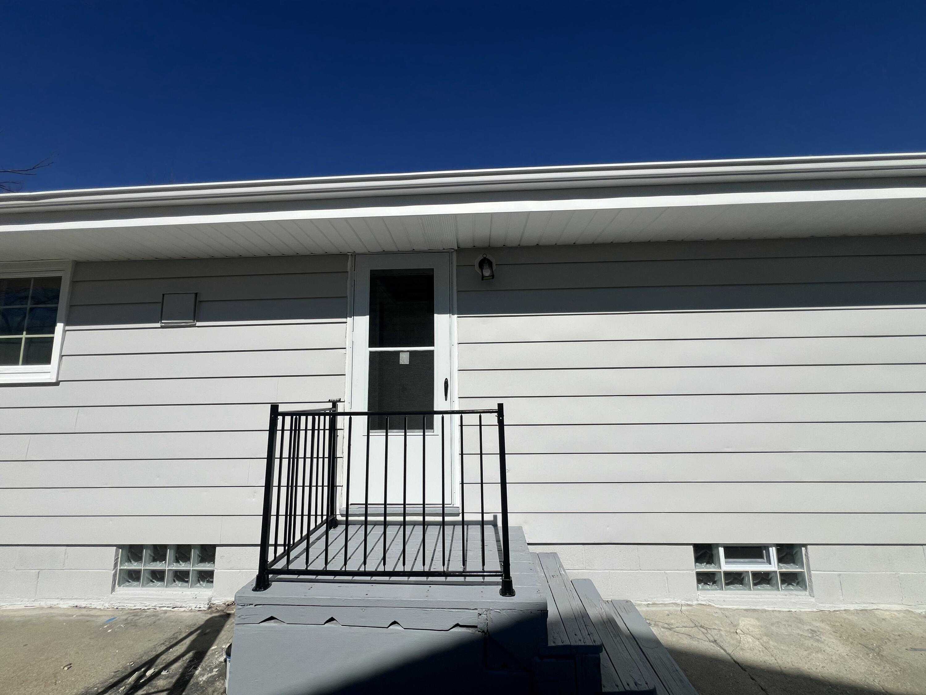 6827 North 44th Street Milwaukee, WI 53223 - Photo 8 of 106 IMG_0235