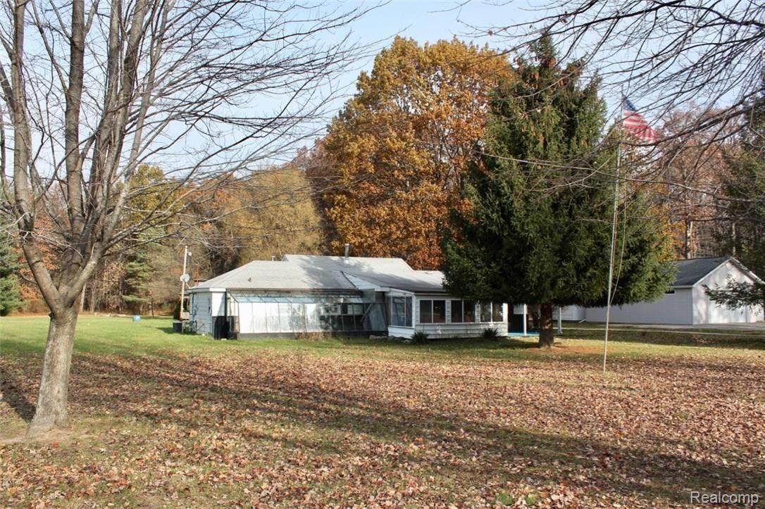 9066 West Frances Road Flushing, MI 48433 - Photo 1 of 18 IMG_8214.jpg