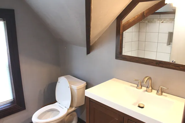 a view of a house with backyard