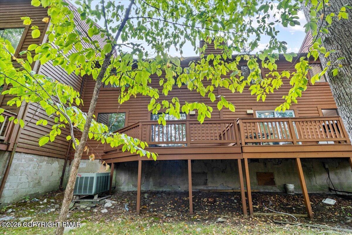 337 Crewe Court Bushkill, PA 18324 - Photo 19 of 24 20250903152452798304000000-oBack of 337