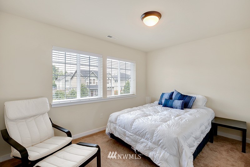 668 Ilwaco Place Northeast Renton, WA 98059 - Photo 11 of 25 Gallery Image 11