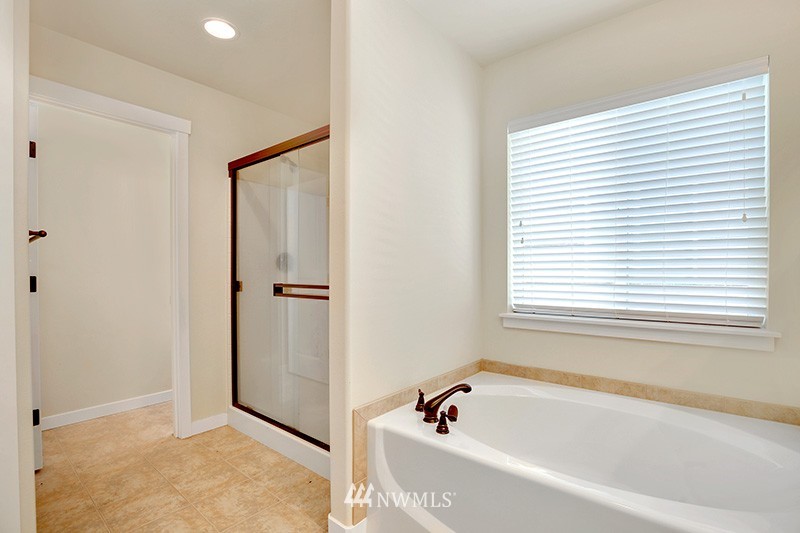 668 Ilwaco Place Northeast Renton, WA 98059 - Photo 17 of 25 Gallery Image 17