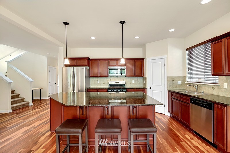 668 Ilwaco Place Northeast Renton, WA 98059 - Photo 7 of 25 Gallery Image 7