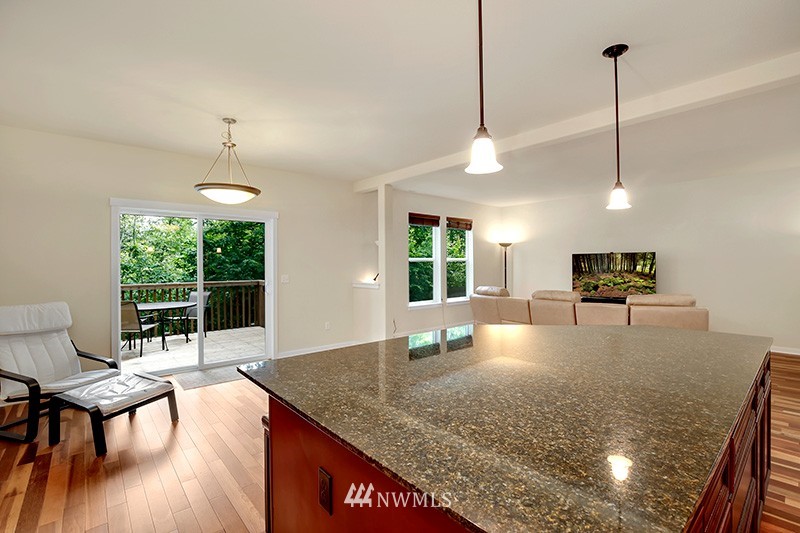 668 Ilwaco Place Northeast Renton, WA 98059 - Photo 9 of 25 Gallery Image 9