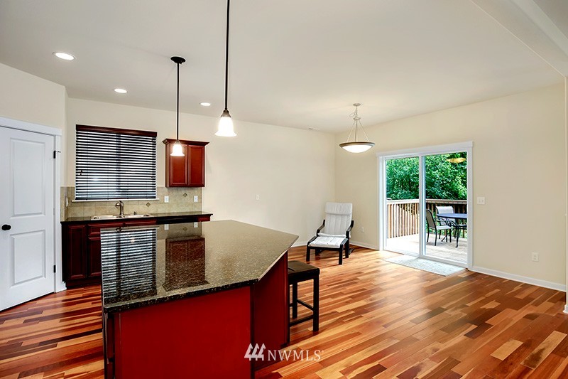 668 Ilwaco Place Northeast Renton, WA 98059 - Photo 10 of 25 Gallery Image 10