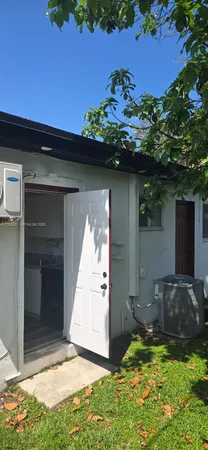 $1,550 | 1910 Northwest 29th Street, Unit 7, Miami, FL 33142