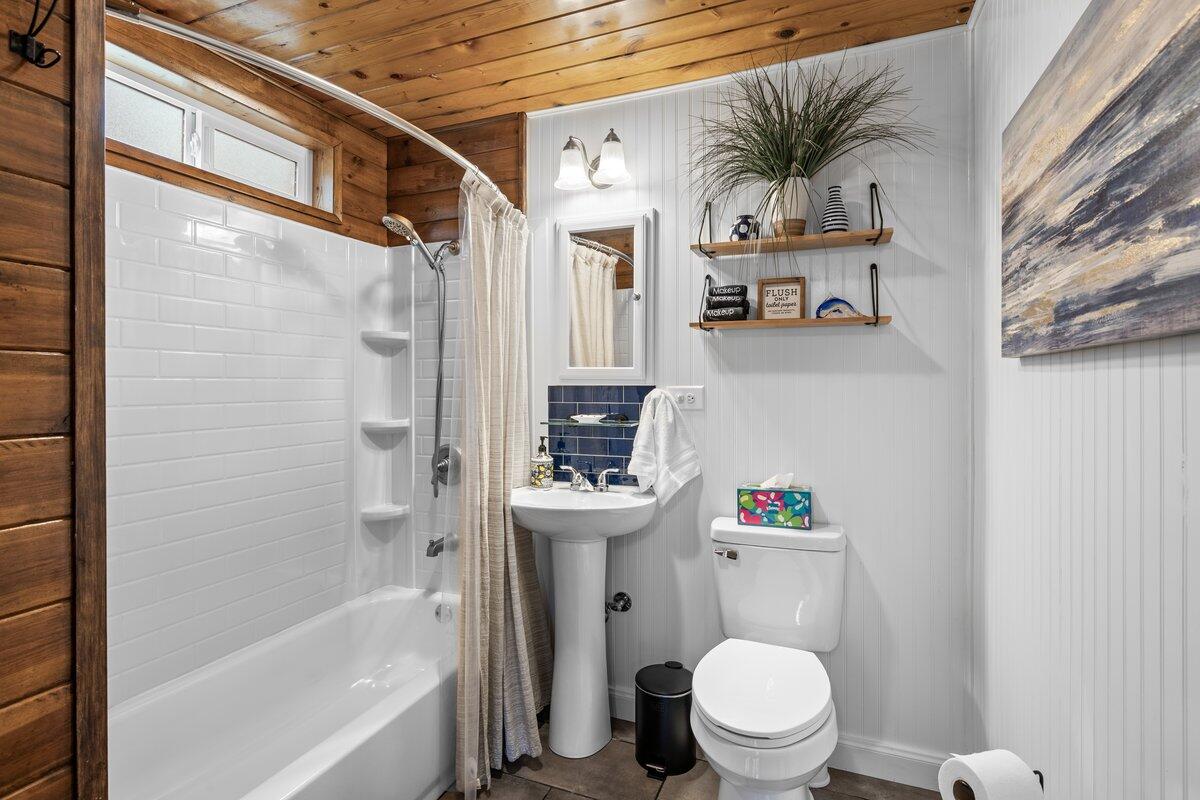 6481 Highway 227 Trail, OR 97541 - Photo 19 of 40 Bathroom 1