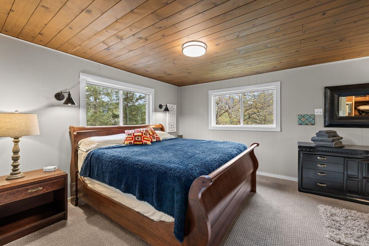 6481 Highway 227 Trail, OR 97541 - Photo 26 of 40 Master bedroom 1