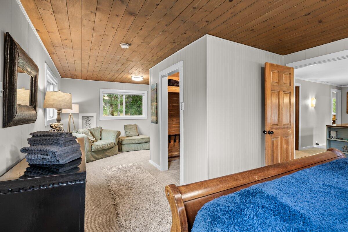 6481 Highway 227 Trail, OR 97541 - Photo 27 of 40 Master bedroom 2