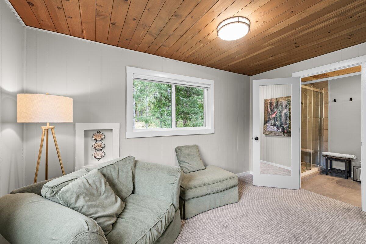 6481 Highway 227 Trail, OR 97541 - Photo 28 of 40 master sitting area