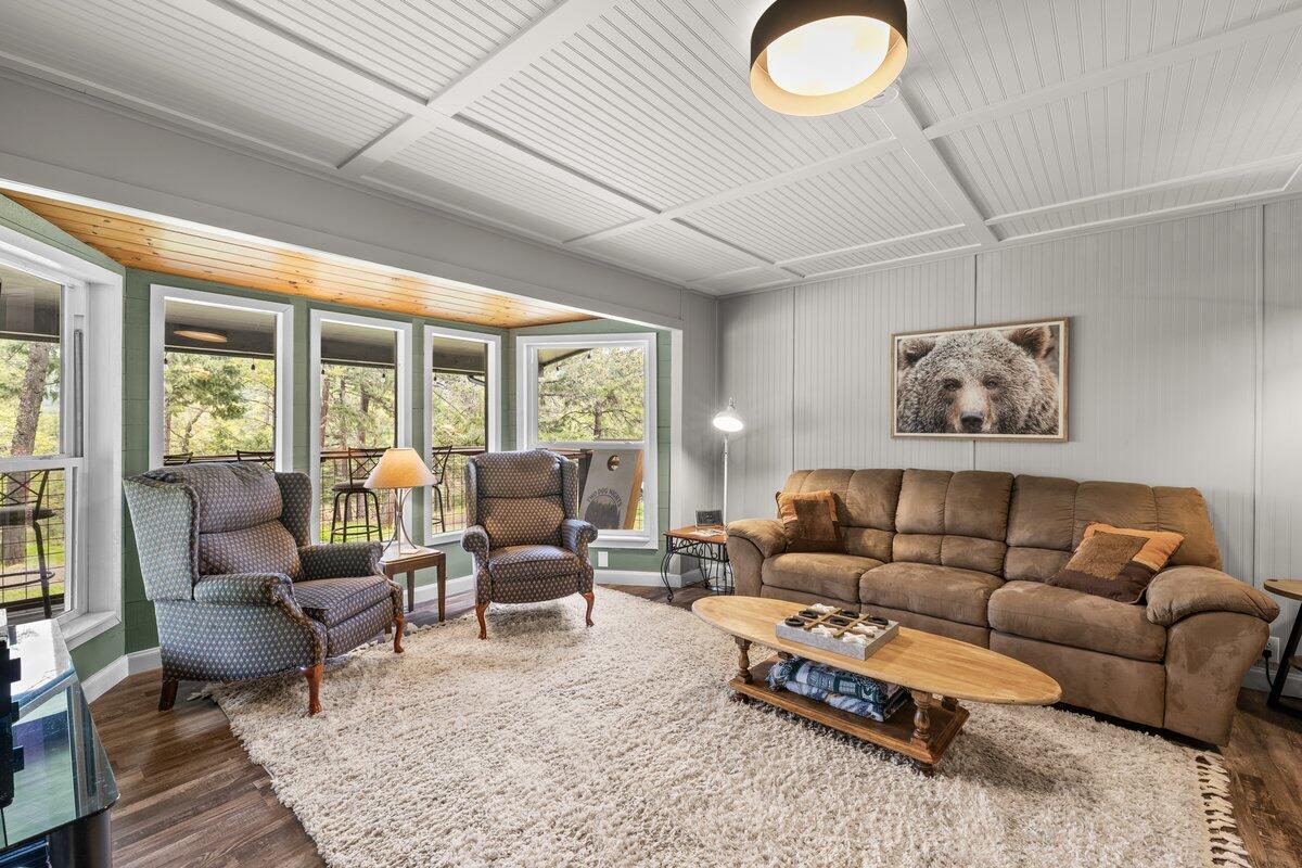 6481 Highway 227 Trail, OR 97541 - Photo 9 of 40 Family room 1