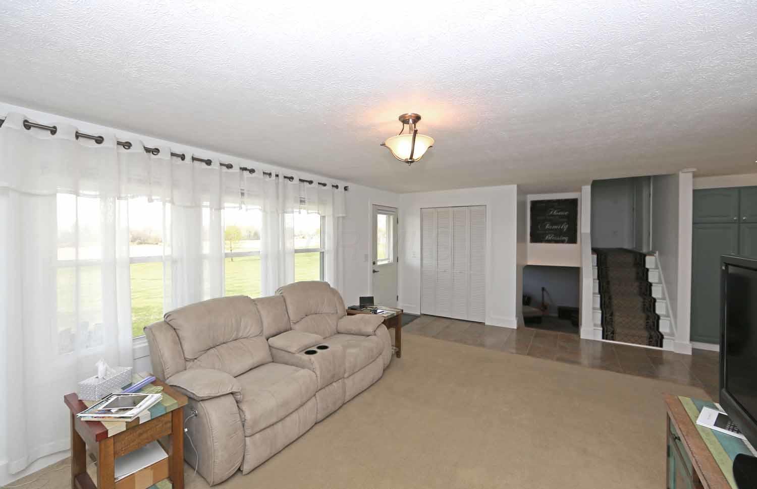14591 Sycamore Road Mount Vernon, OH 43050 - Photo 4 of 35 Gallery Image 4
