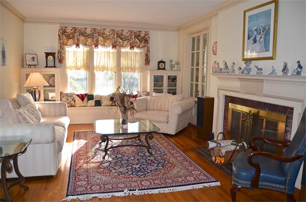 36 Locust Street Marblehead, MA 01945 - Photo 6 of 18 Gallery Image 6