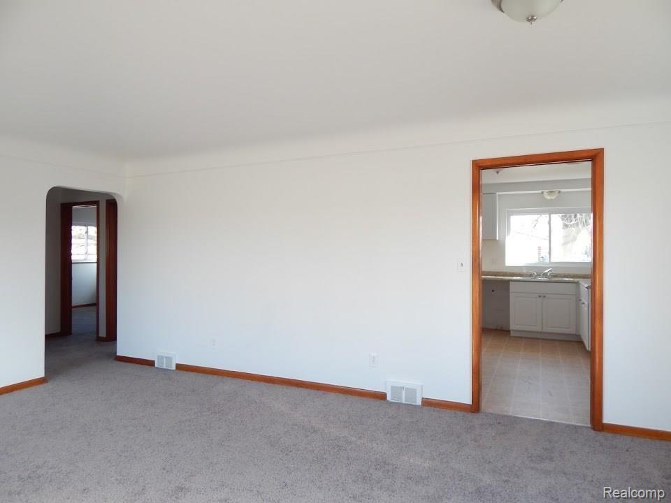21900 Kelly Road Eastpointe, MI 48021 - Photo 14 of 38
