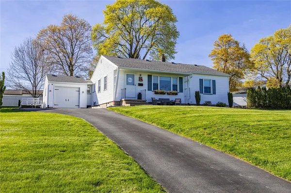 $199,900 | 152 Ingomar Drive, Greece, NY 14612