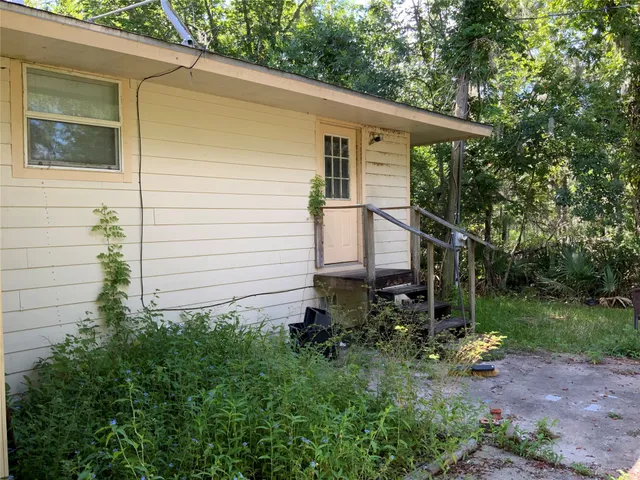 a view of a back yard of the house