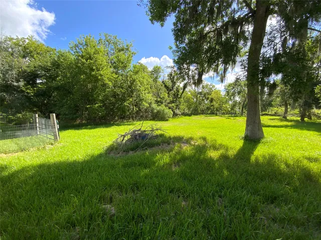 a view of an house with a yard