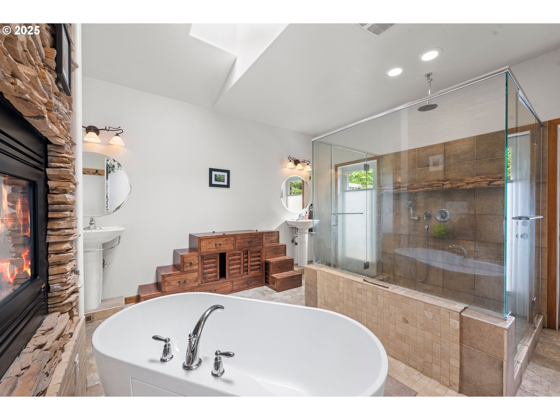 2499 Pine Ridge Drive Gearhart, OR 97138 - Photo 28 of 48 Owner's Suite Bathroom