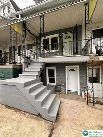 $142,000 | 44 South Locust Street, Mount Carmel, PA 17851