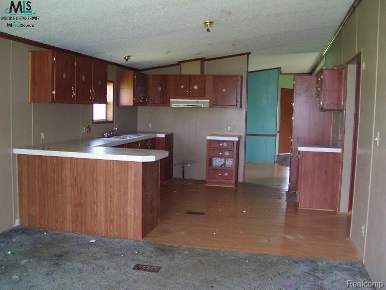 10428 Norman Road Avoca, MI 48006 - Photo 2 of 8 2 Kitchen