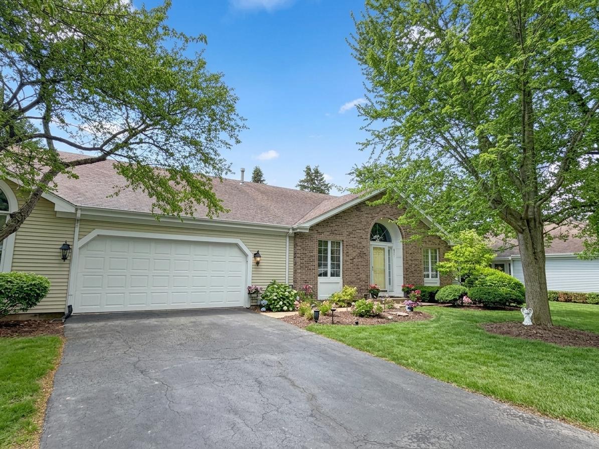 281 Governors Lane, Unit 281 Elgin, IL 60123 - Photo 2 of 21