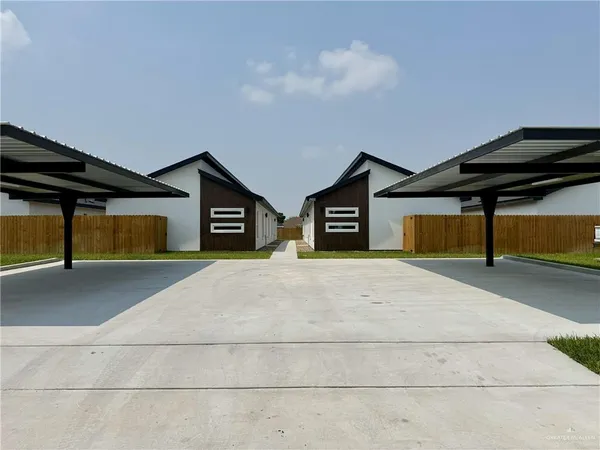 $1,300 | 1308 West Platinum Drive, Unit 3, Pharr, TX 78577