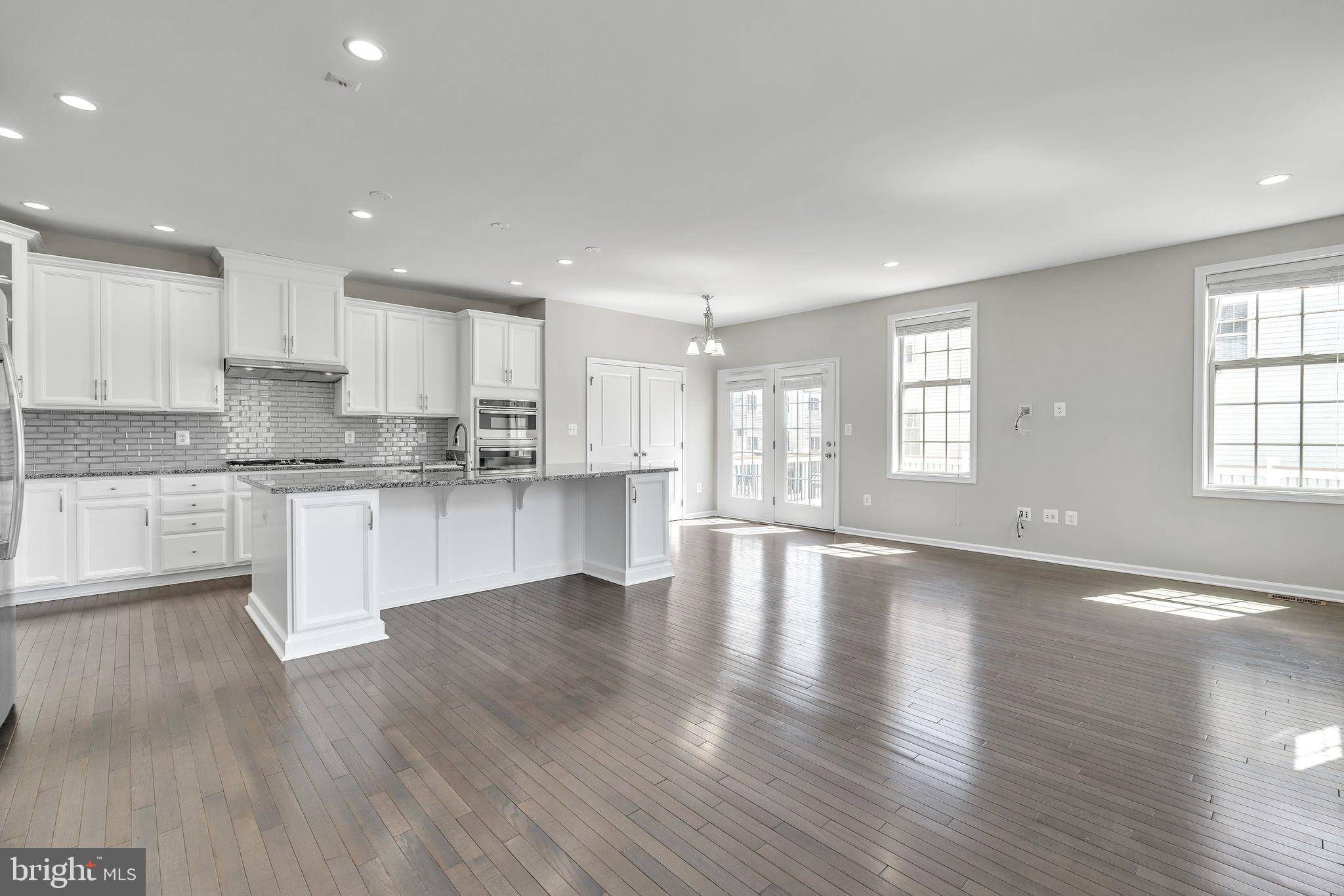 23488 Logans Ridge Terrace Ashburn, VA 20148 - Photo 13 of 58 Family room/Kitchen