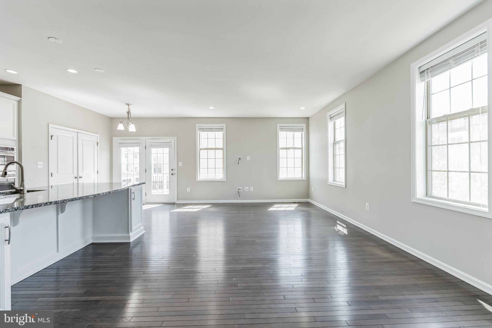 23488 Logans Ridge Terrace Ashburn, VA 20148 - Photo 14 of 58 Family room/Kitchen