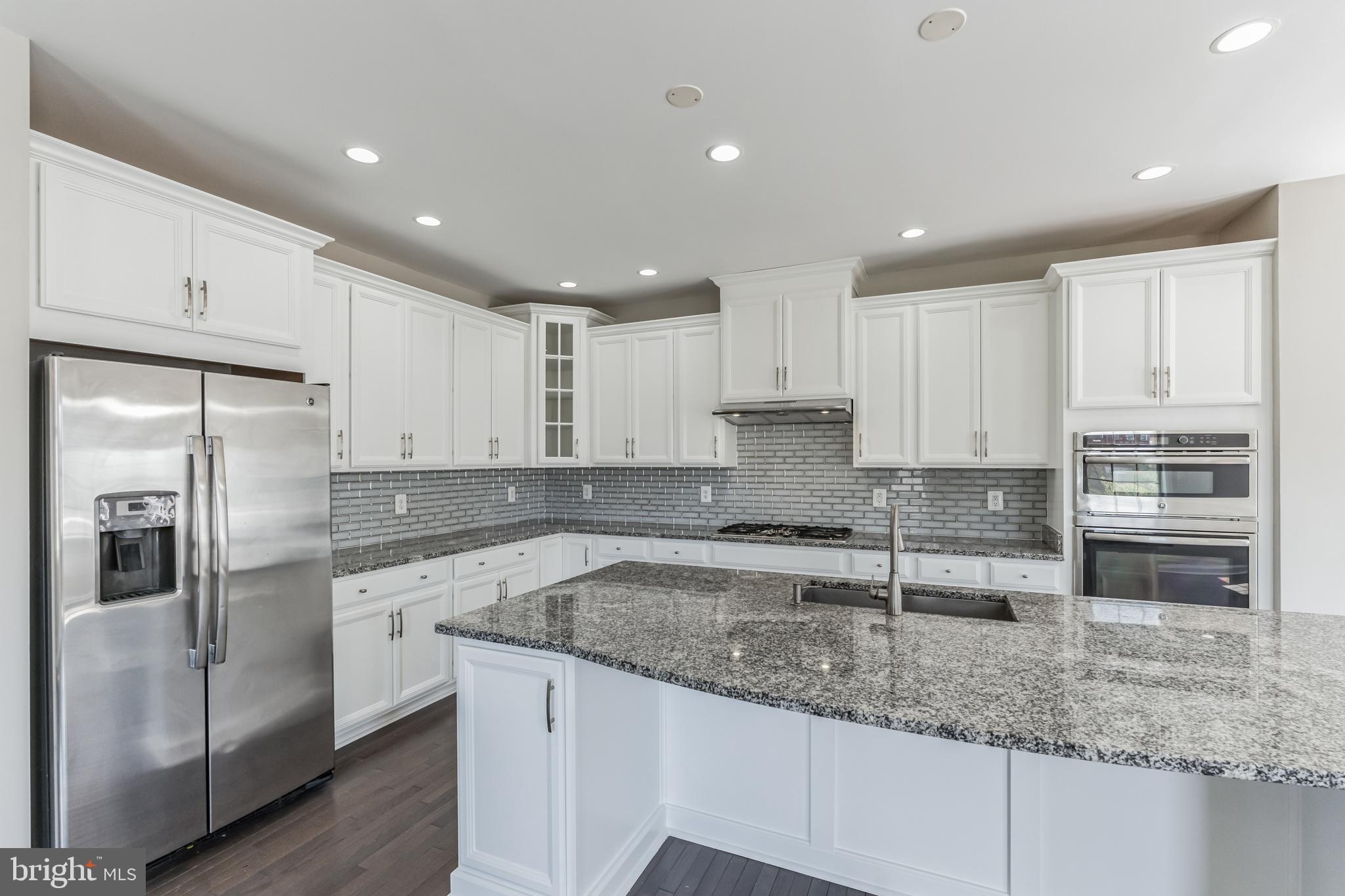 23488 Logans Ridge Terrace Ashburn, VA 20148 - Photo 17 of 58 Kitchen