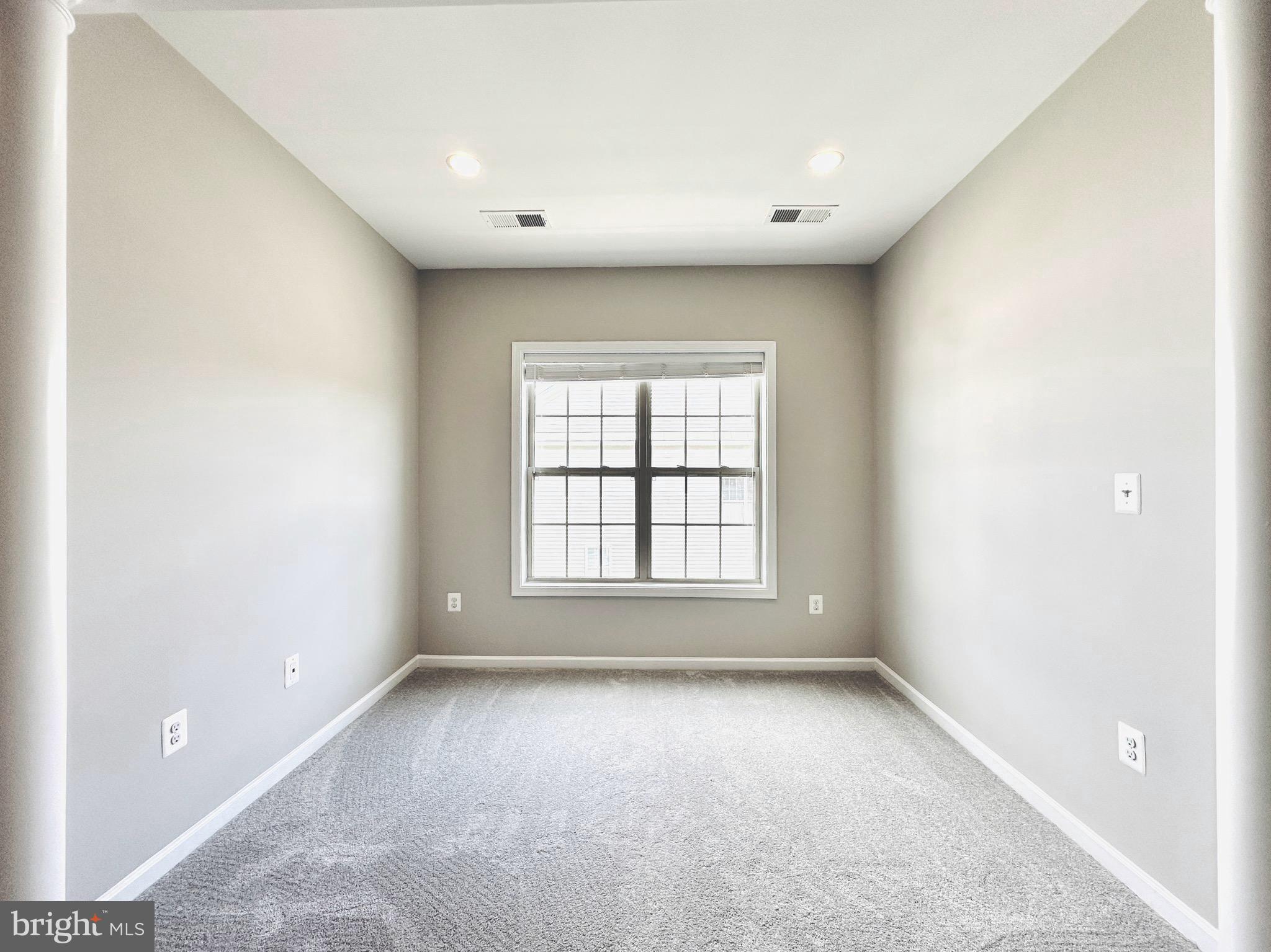 23488 Logans Ridge Terrace Ashburn, VA 20148 - Photo 22 of 58 Master Bedroom seating area