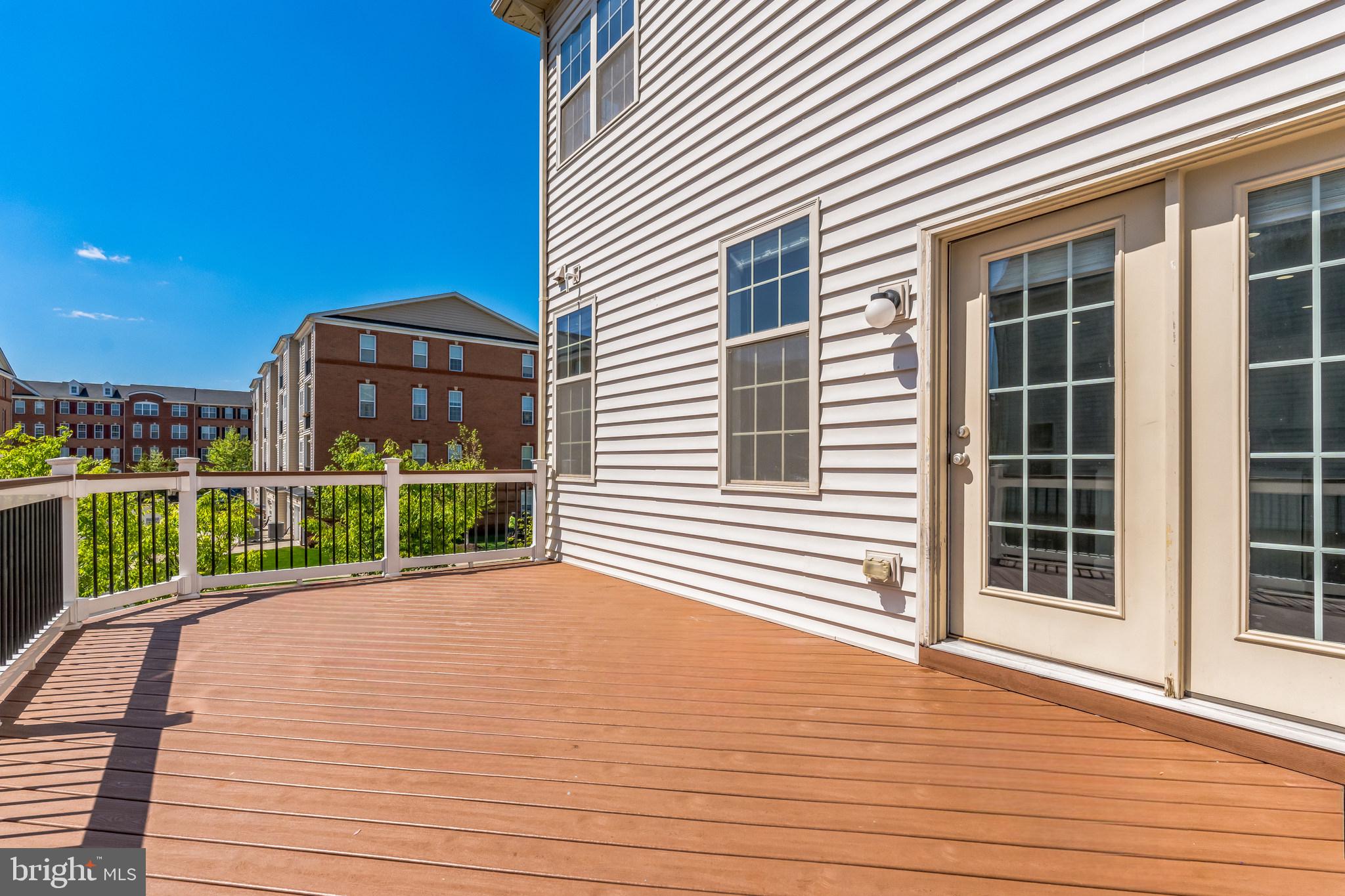 23488 Logans Ridge Terrace Ashburn, VA 20148 - Photo 48 of 58 Trex deck