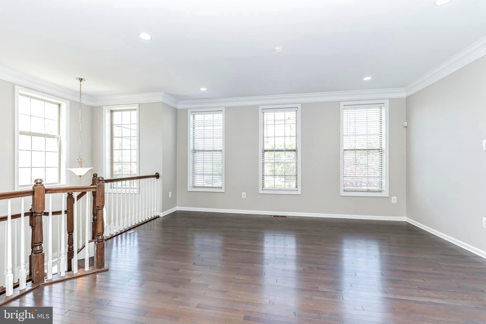 23488 Logans Ridge Terrace Ashburn, VA 20148 - Photo 6 of 58 Living room
