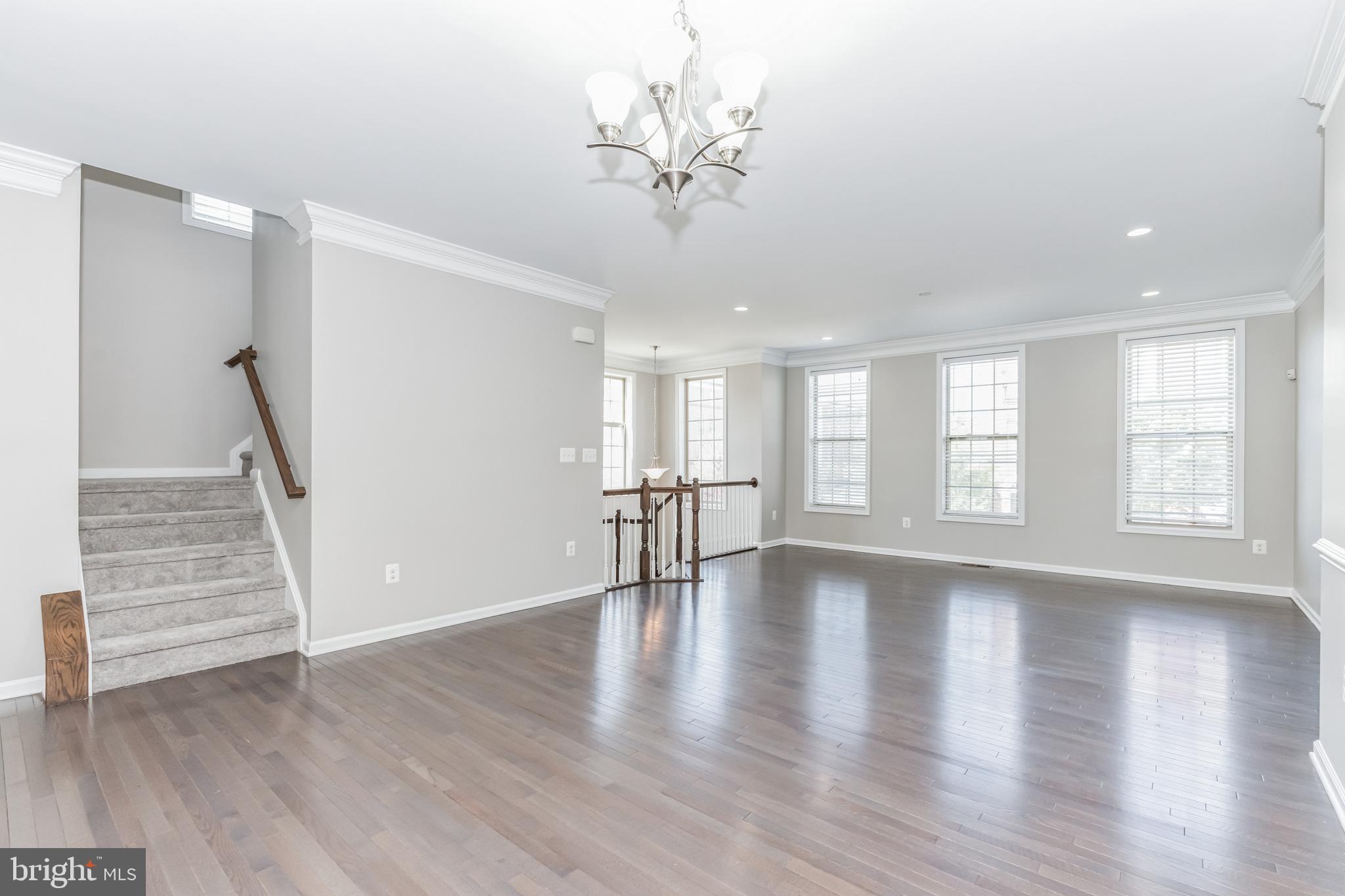 23488 Logans Ridge Terrace Ashburn, VA 20148 - Photo 10 of 58 Dining/Living