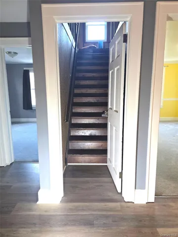 a view of a window in an empty room