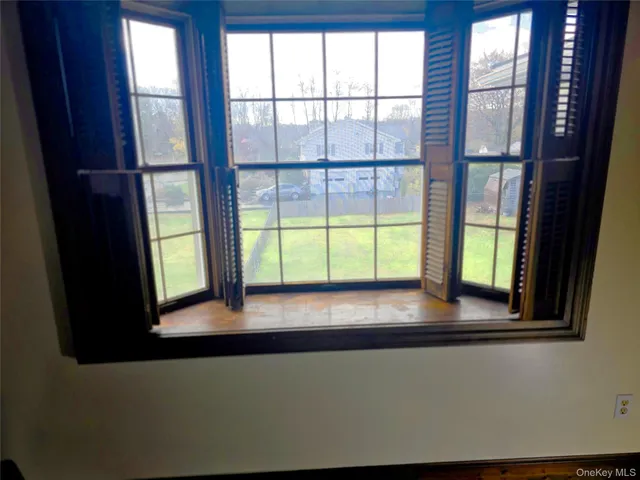 a view of entryway with a window