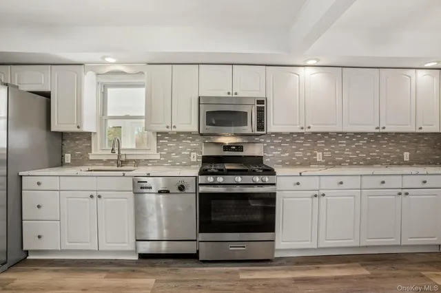 $479,400 | 15 Milano Drive, Poughkeepsie, NY 12603