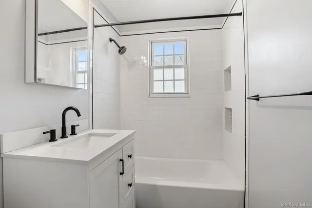 $479,400 | 15 Milano Drive, Poughkeepsie, NY 12603