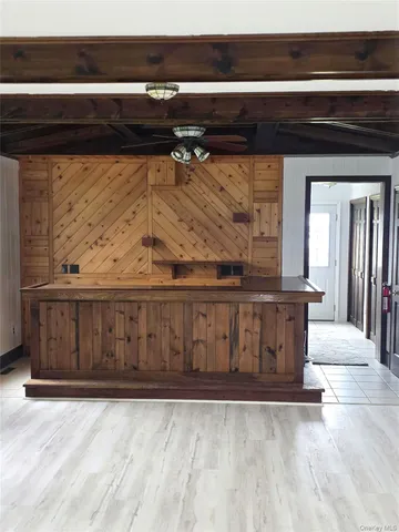 a view of entryway with a wooden fence