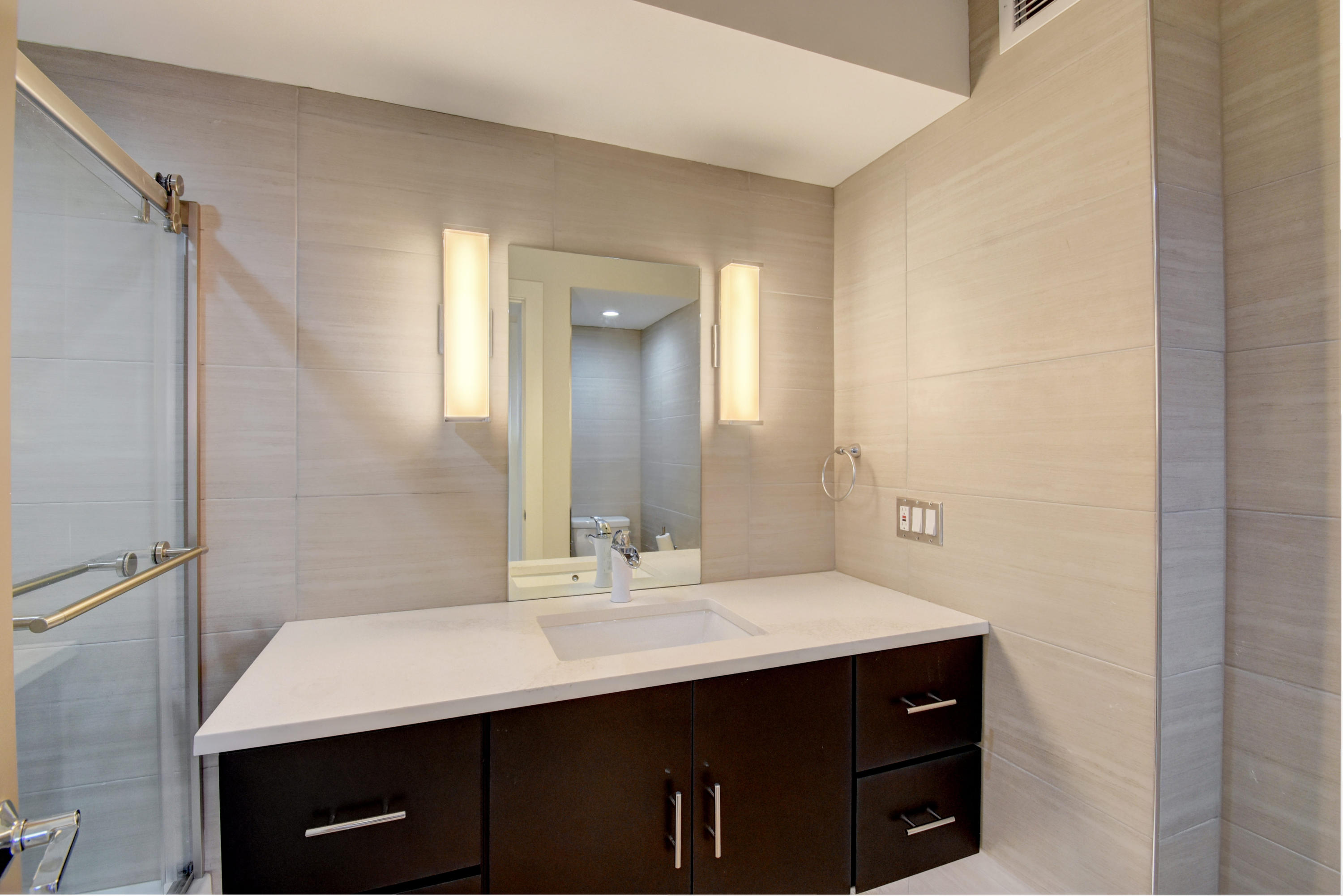 1001 East Camino Real, Unit 407 Boca Raton, FL 33432 - Photo 24 of 49 2nd Full Bathroom