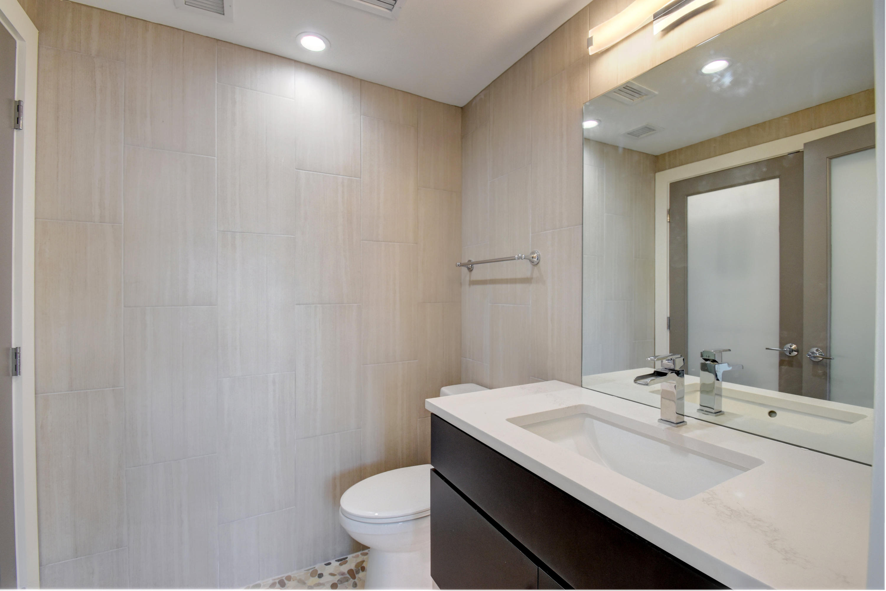 1001 East Camino Real, Unit 407 Boca Raton, FL 33432 - Photo 27 of 49 Powder Room