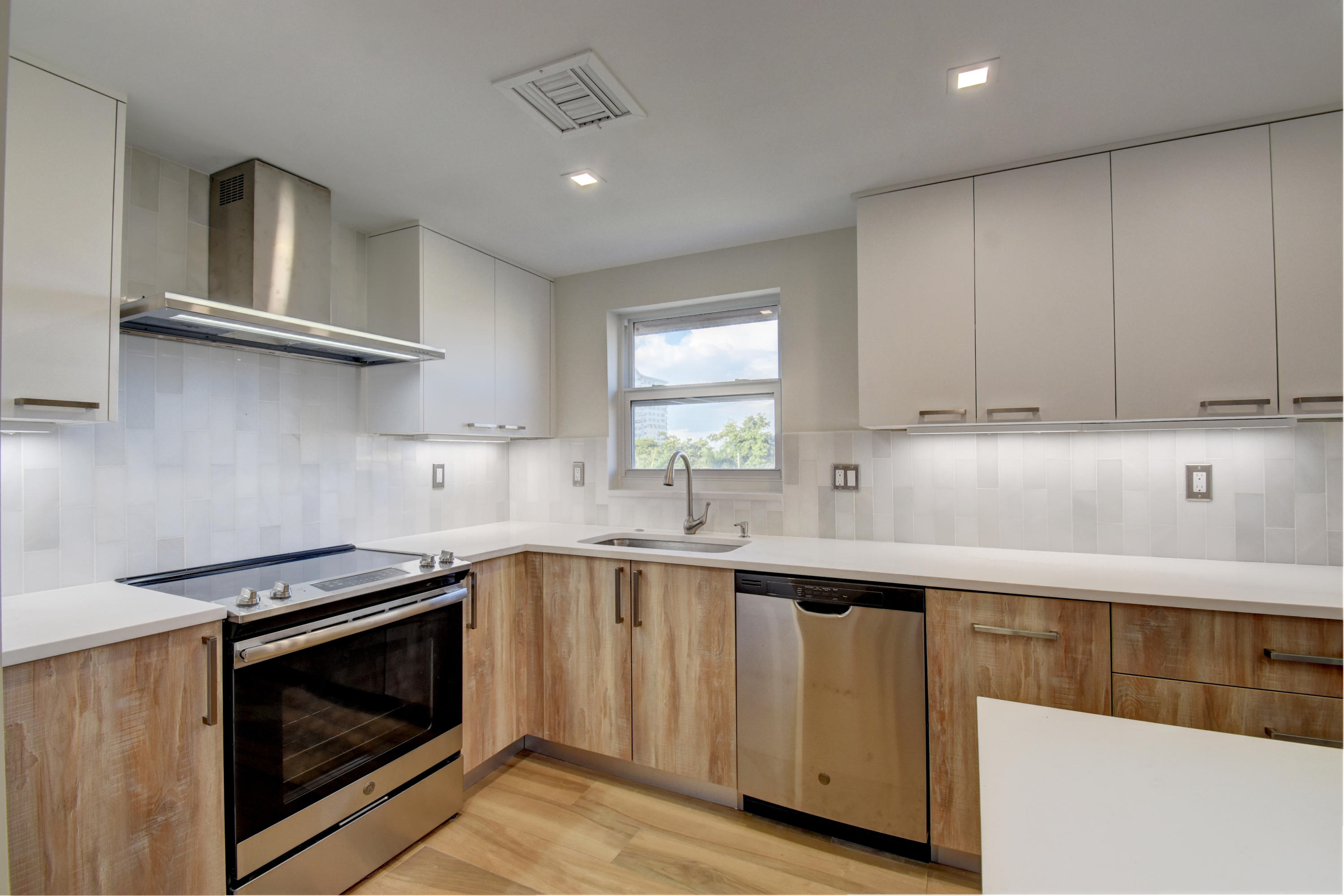 1001 East Camino Real, Unit 407 Boca Raton, FL 33432 - Photo 7 of 49 Customized Kitchen