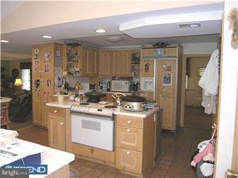 324 Orchard Road Springfield, PA 19064 - Photo 4 of 12 Kitchen
