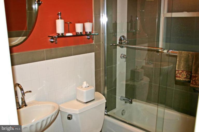 1405 Ruffner Road Alexandria, VA 22302 - Photo 19 of 30 Bath #1