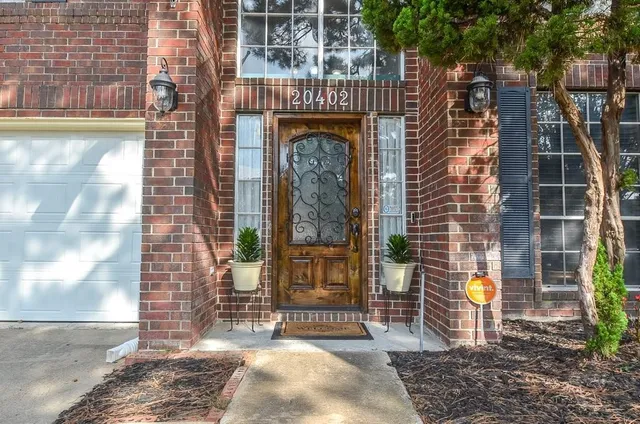 $2,400 | 20402 Avery Point Drive, Katy, TX 77449