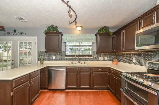 $2,400 | 20402 Avery Point Drive, Katy, TX 77449