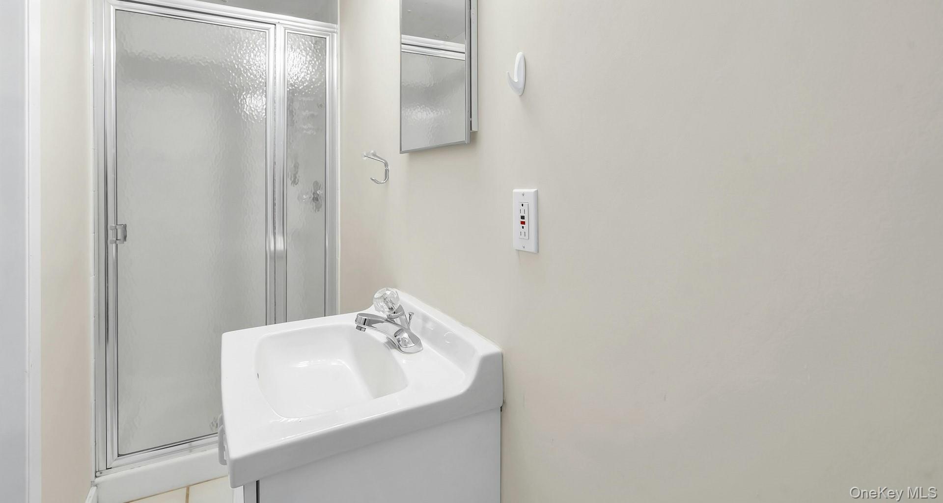 69 Miller Road Hicksville, NY 11801 - Photo 26 of 32