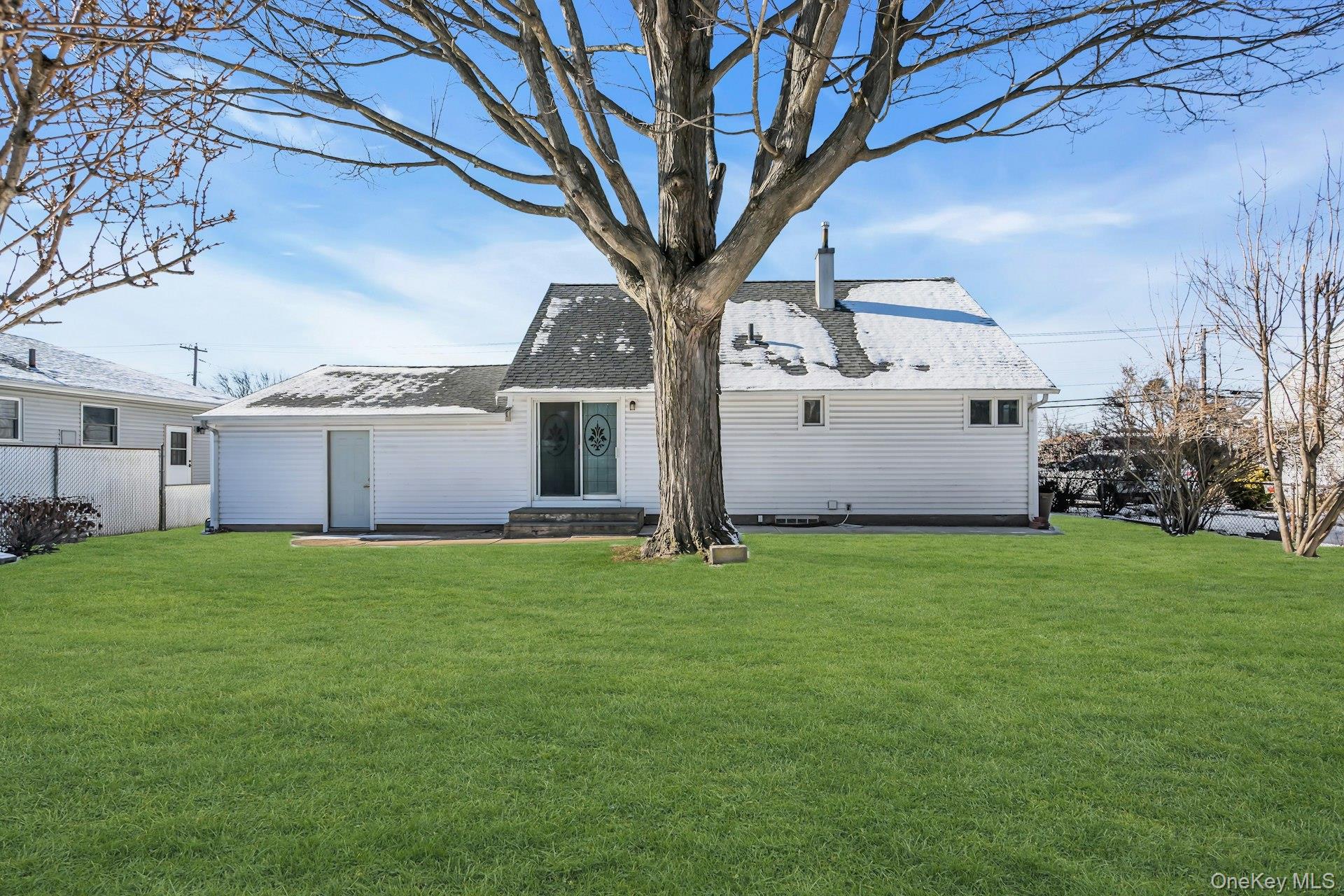 69 Miller Road Hicksville, NY 11801 - Photo 28 of 32