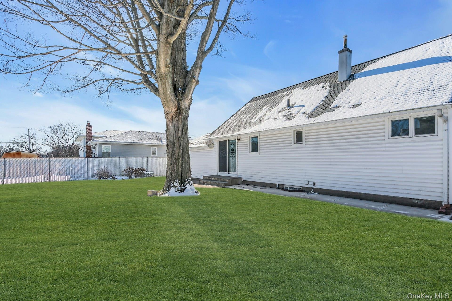 69 Miller Road Hicksville, NY 11801 - Photo 29 of 32