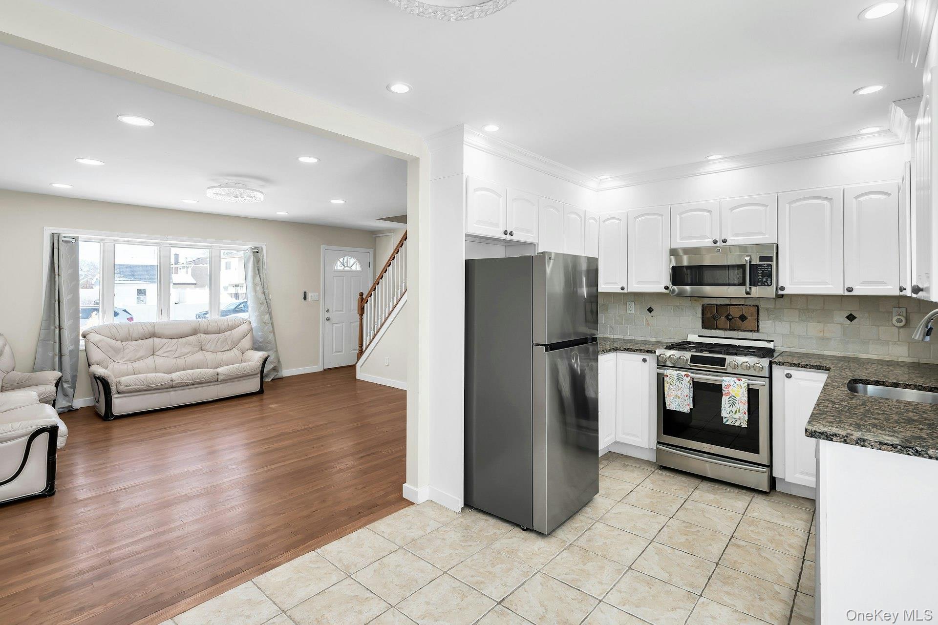 69 Miller Road Hicksville, NY 11801 - Photo 5 of 32