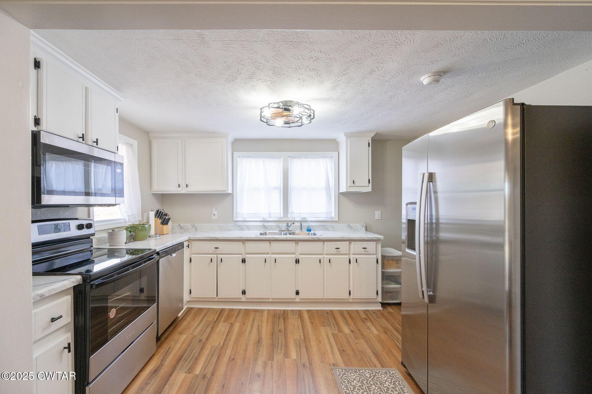388 New Flanagan Road Lexington, TN 38351 - Photo 3 of 18 Kitchen